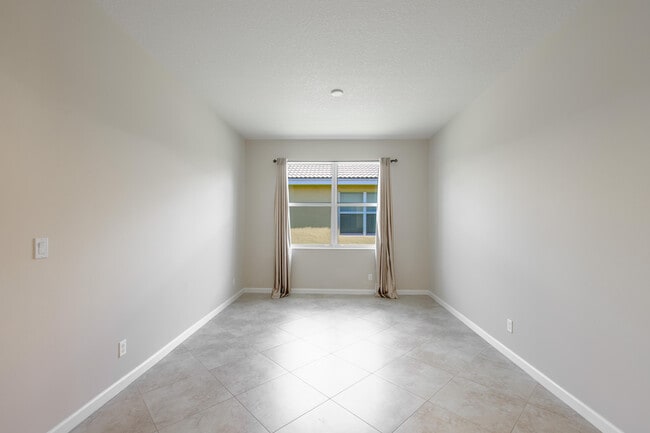 Building Photo - 11263 SW Barton Way