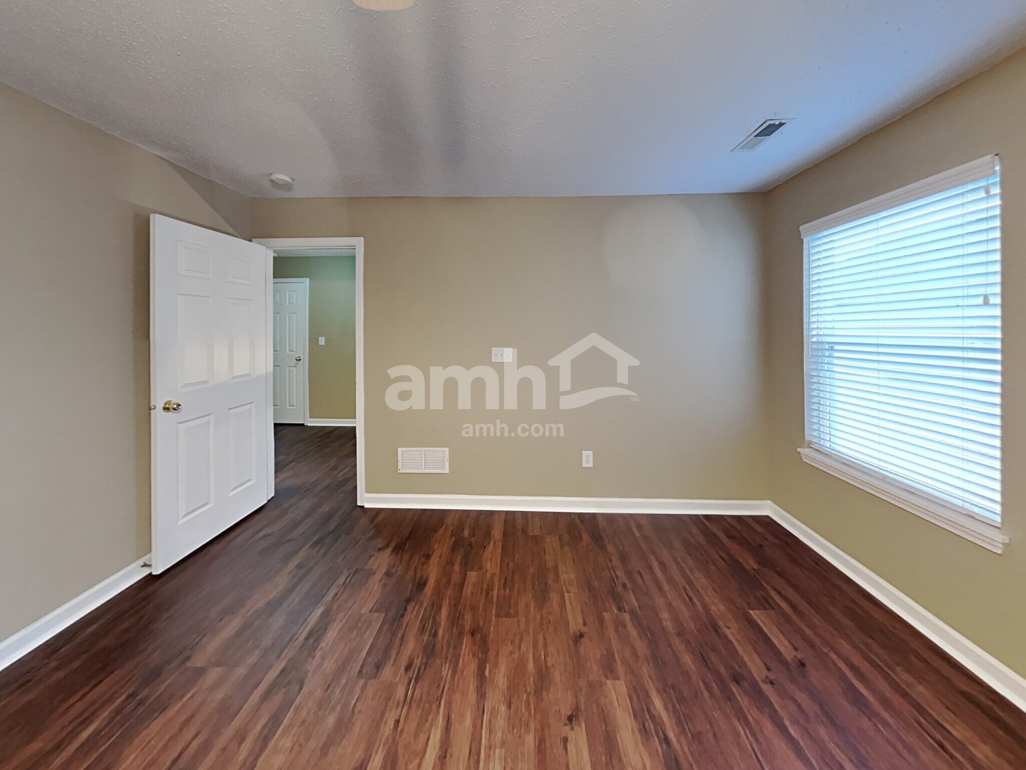 Building Photo - 657 Blue Meadow Dr