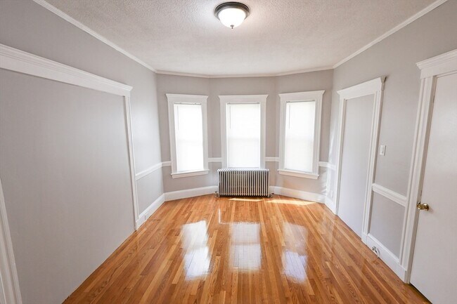 Building Photo - 129 Draper St