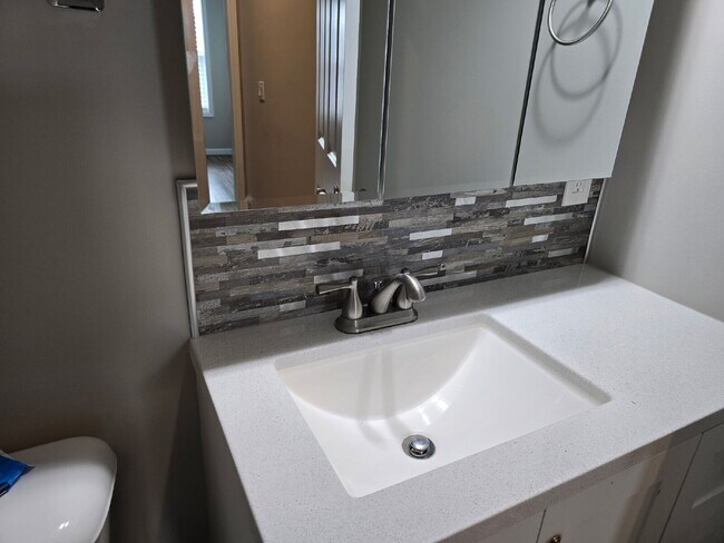 Building Photo - Two Bedroom Apartment in the Heart of the Bluffton Promenade!