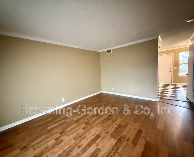 Building Photo - 1519B 21st Ave N