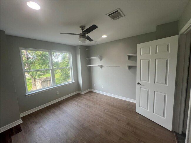 Building Photo - 9823 Bamboo Rd