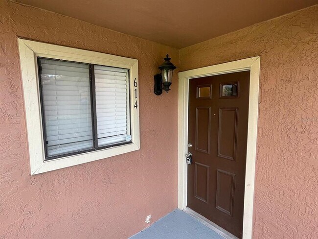 Building Photo - 614 Grenadine Ct