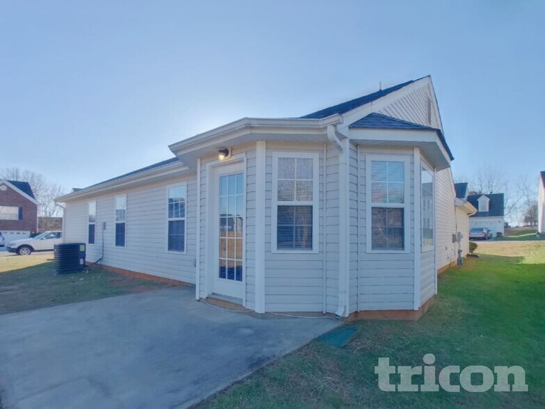 Building Photo - 2363 Wexford Way