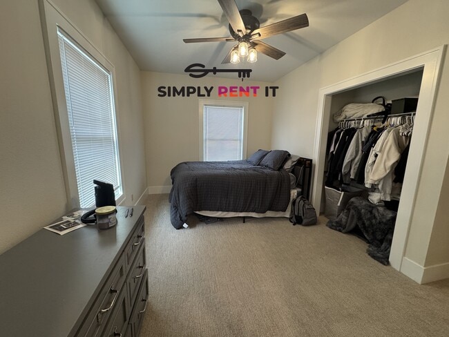 Building Photo - Renovated 2 Bedroom, 2 Bathroom on Campus!