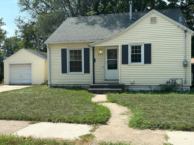 Building Photo - 2 bed, 1 bath home for rent in Waterloo