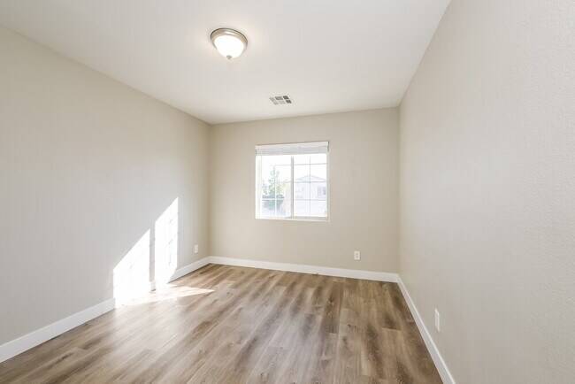 Building Photo - 8717 S Evan Lilas St