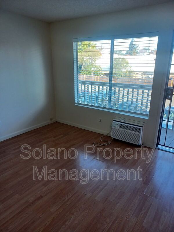 Building Photo - 1955 Grande Cir