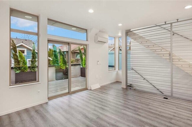 Building Photo - Sophisticated 3 Bedroom Townhome