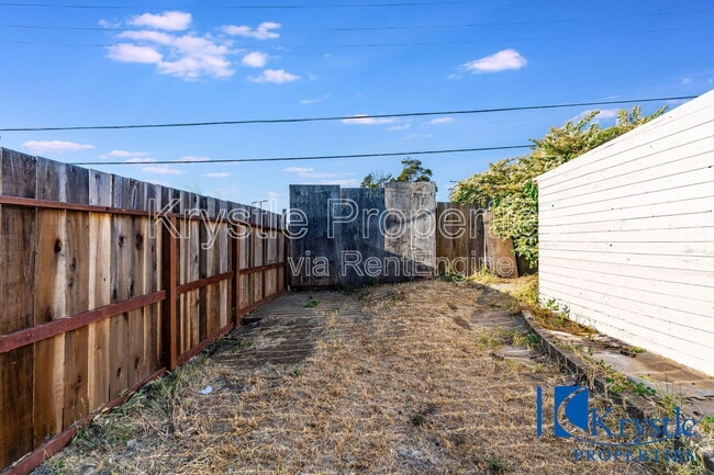 Building Photo - 218 Steffan St