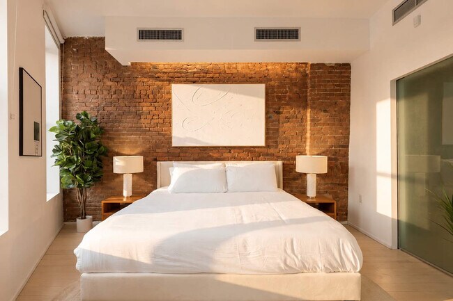 Building Photo - 354 Bowery-SI ID1035006P