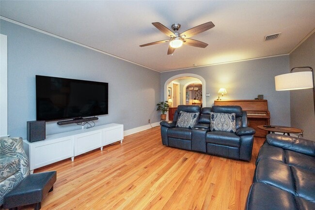 Building Photo - 4301 Avenue O