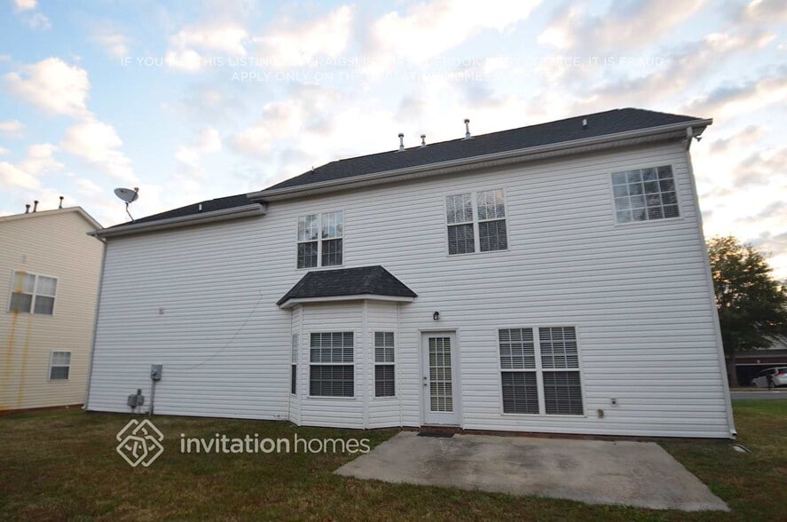 Building Photo - 2010 Sentinel Dr