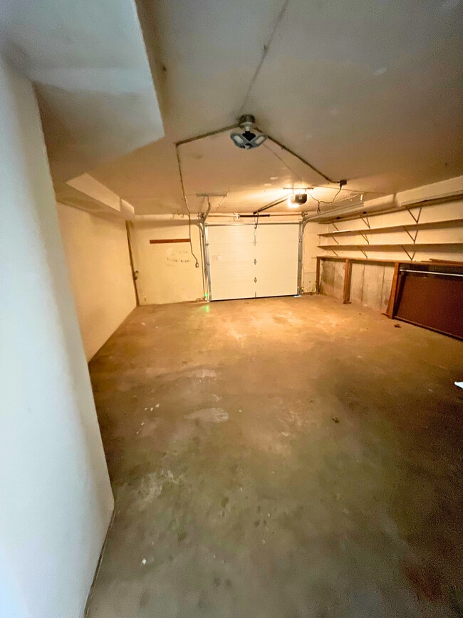 Building Photo - 705 Willow Run St