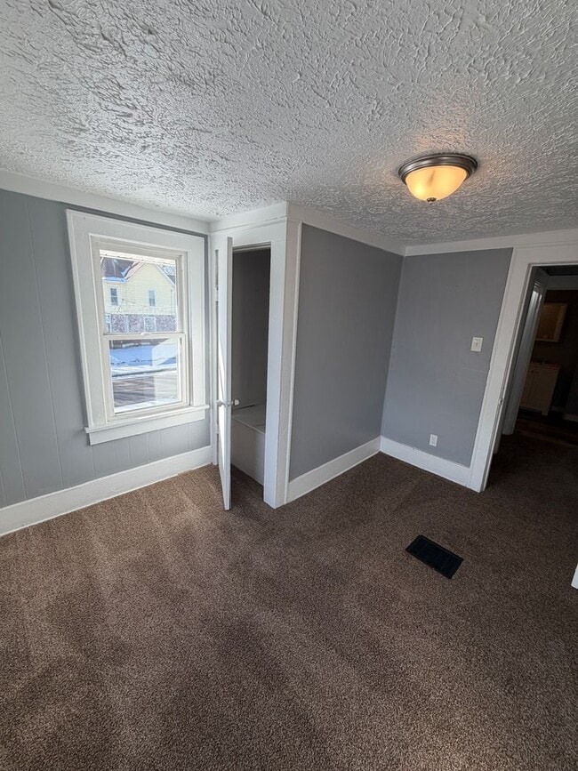 Building Photo - Spacious Multi-Level Akron Home for Rent | Open House Feb 7