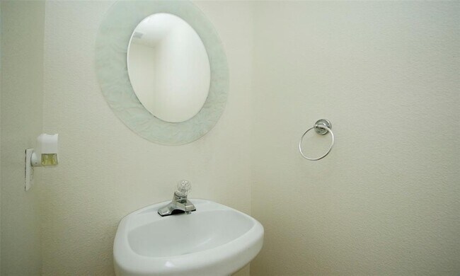 Building Photo - 16755 N Thrasher Dr