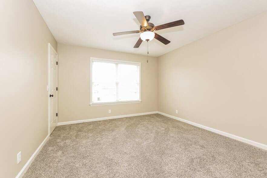 Building Photo - 6200 Rocky Top Dr