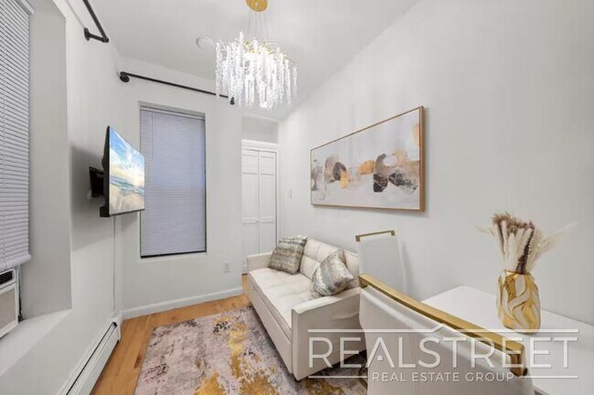 Building Photo - Modern 1BR/1BA in Prime Lower Manhattan | Fast Access to Midtown & Google HQ