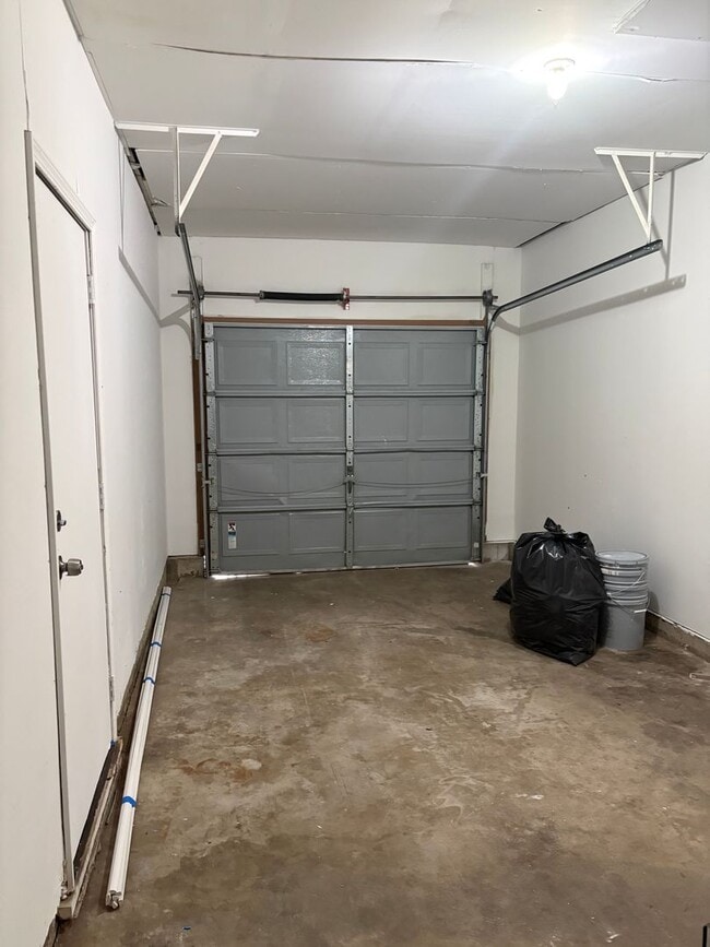 Building Photo - Large 3 bedroom house available