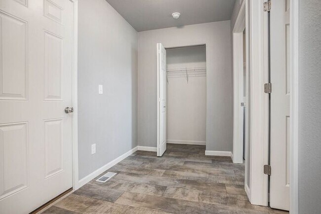 Building Photo - 5643 Claremount St