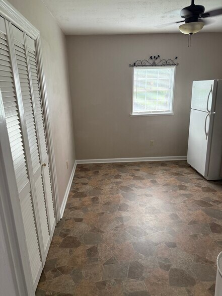 Kitchen - 981 Charlotte Ave