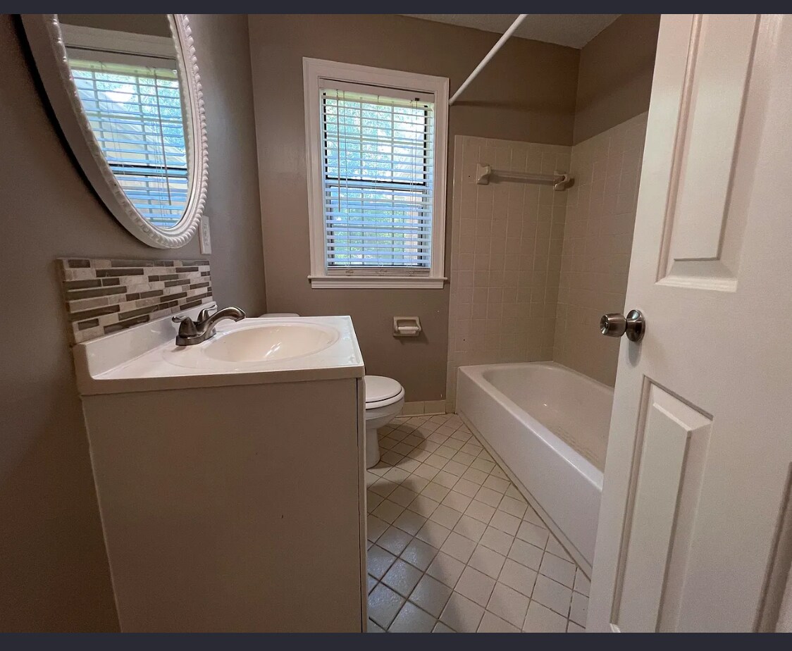 Bathroom - 258 Lombardy Pl