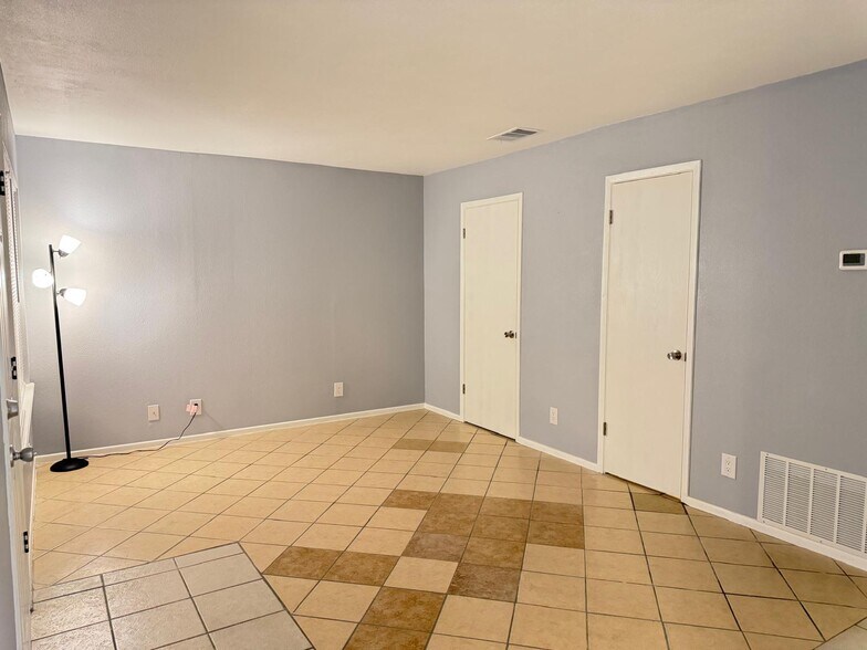 Living Space & Closets - 1412 E Hillside Rd