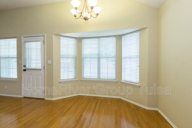 Building Photo - 309 W Charleston St