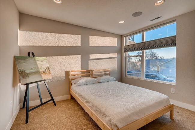 Building Photo - 1725 Eaton St