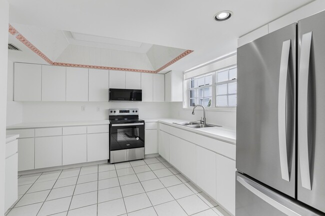 Building Photo - 2360 SW 11th Terrace