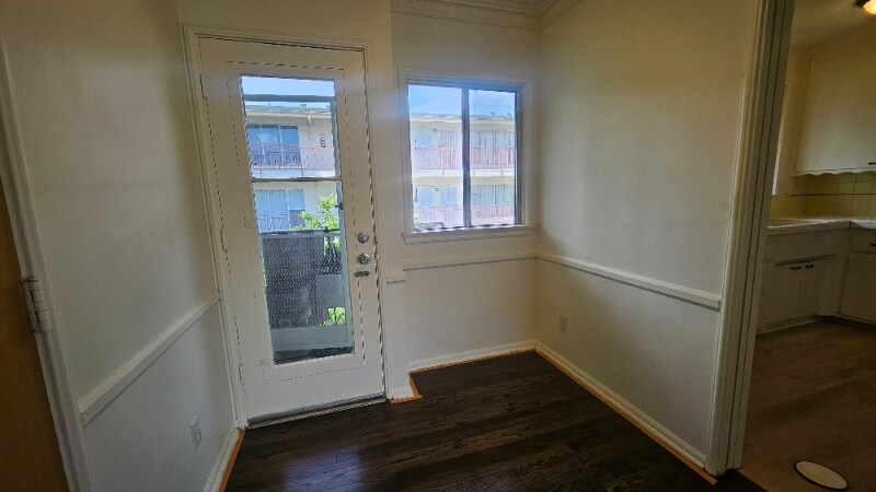 Building Photo - 1625 N Hobart Blvd