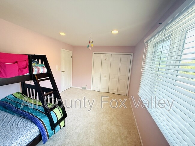Building Photo - 21 E Appletree Ln