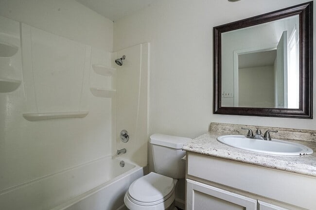 Building Photo - 701 Country Aire Dr
