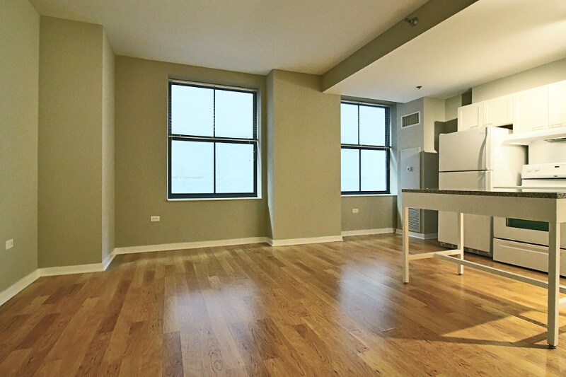 Building Photo - 150 N Wells St
