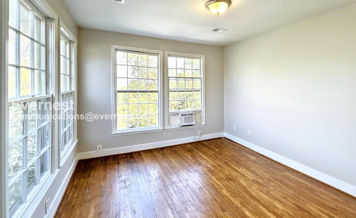 Building Photo - 1406 17th Ave S