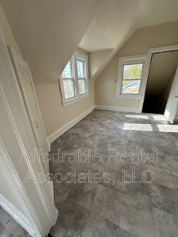Building Photo - 1309 S 15th St