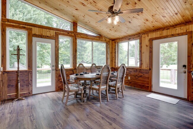 Building Photo - "Charming 2-Bedroom Furnished Retreat with Spacious Layout and 2.5 Baths in York, SC!"