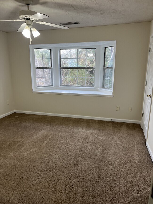 Building Photo - 5957 Sherwood Trace