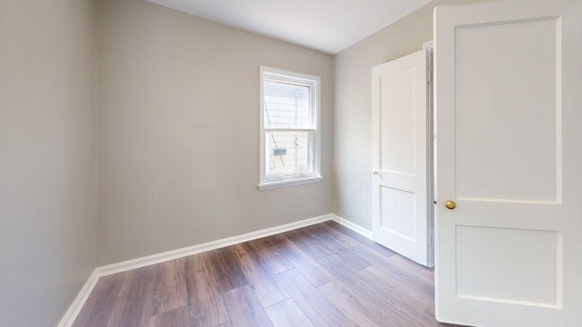 Building Photo - W.130th-Bellaire neighborhood, updated 3 b...