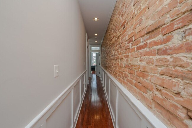Building Photo - 129 W Ostend St