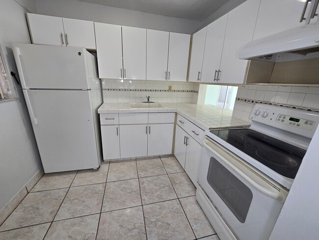 Building Photo - 120 ROYAL PALM Rd