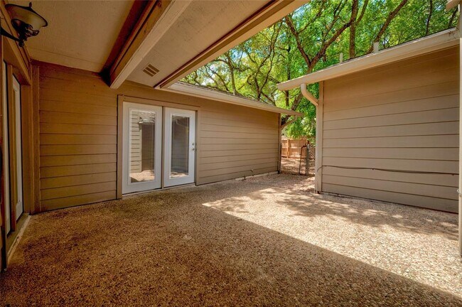 Building Photo - 8506 Mesa Dr