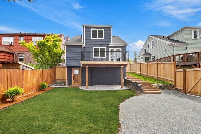Building Photo - Gorgeous Remodeled West Seattle Craftsman w/ Air Conditioning