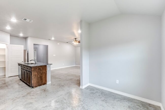 Building Photo - 1733 Dryden Ave