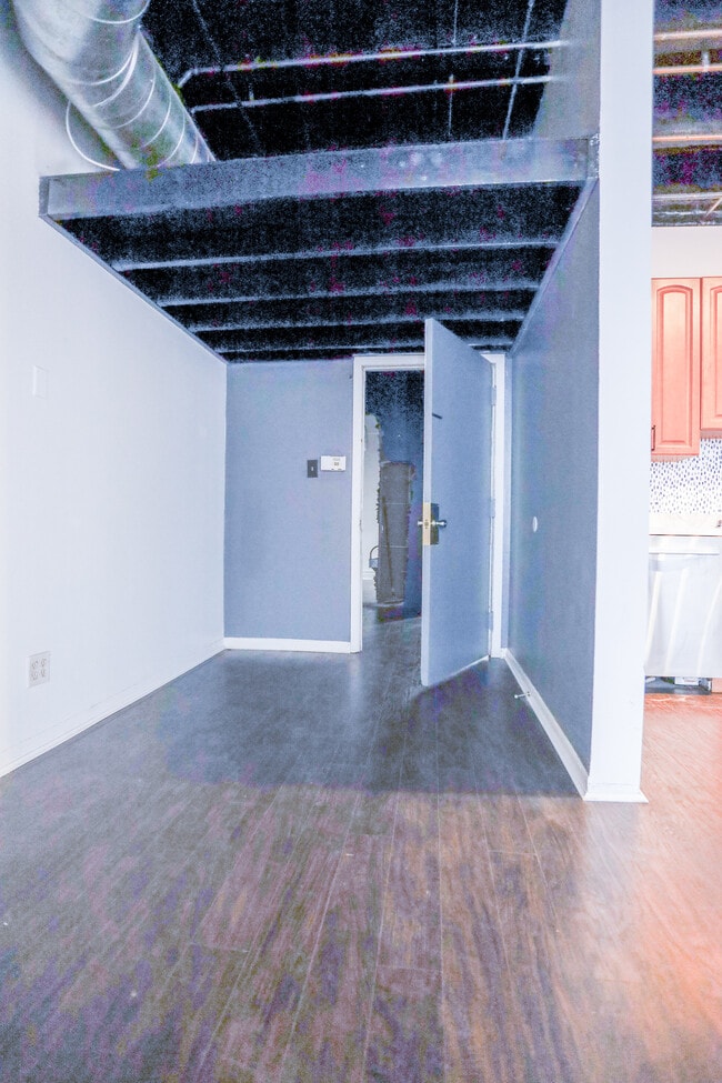 Building Photo - 5219 N Clark St