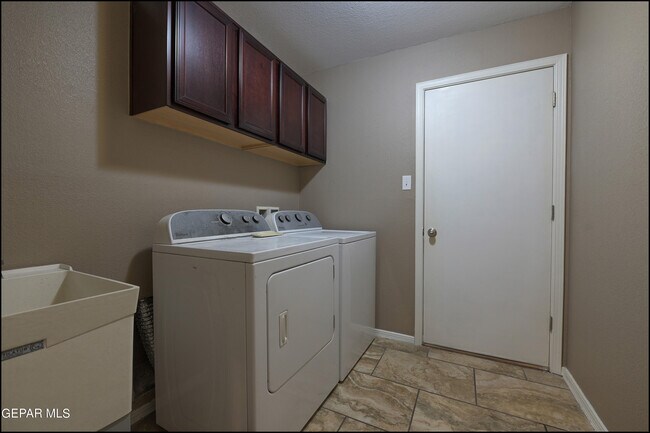 Building Photo - 6617 Berringer St