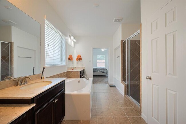 Building Photo - 5318 Kristen Cir