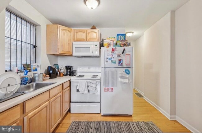 Building Photo - 1531 Fontain St