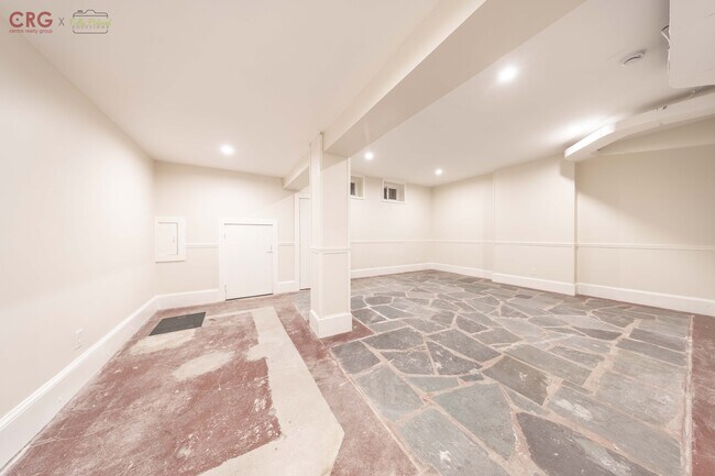 Building Photo - 1726 Beacon St