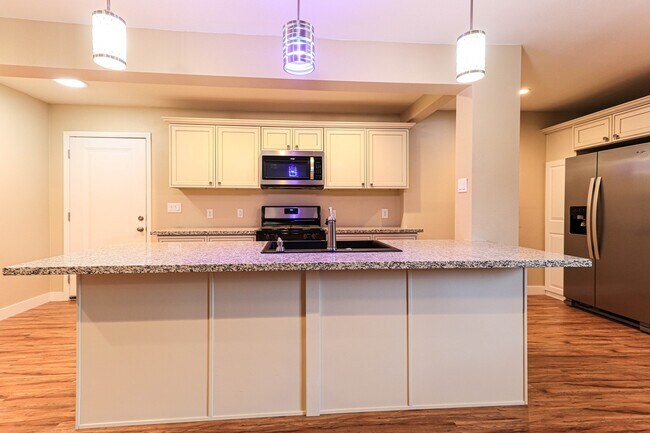 Building Photo - Single Story, Private Pool near the Art District